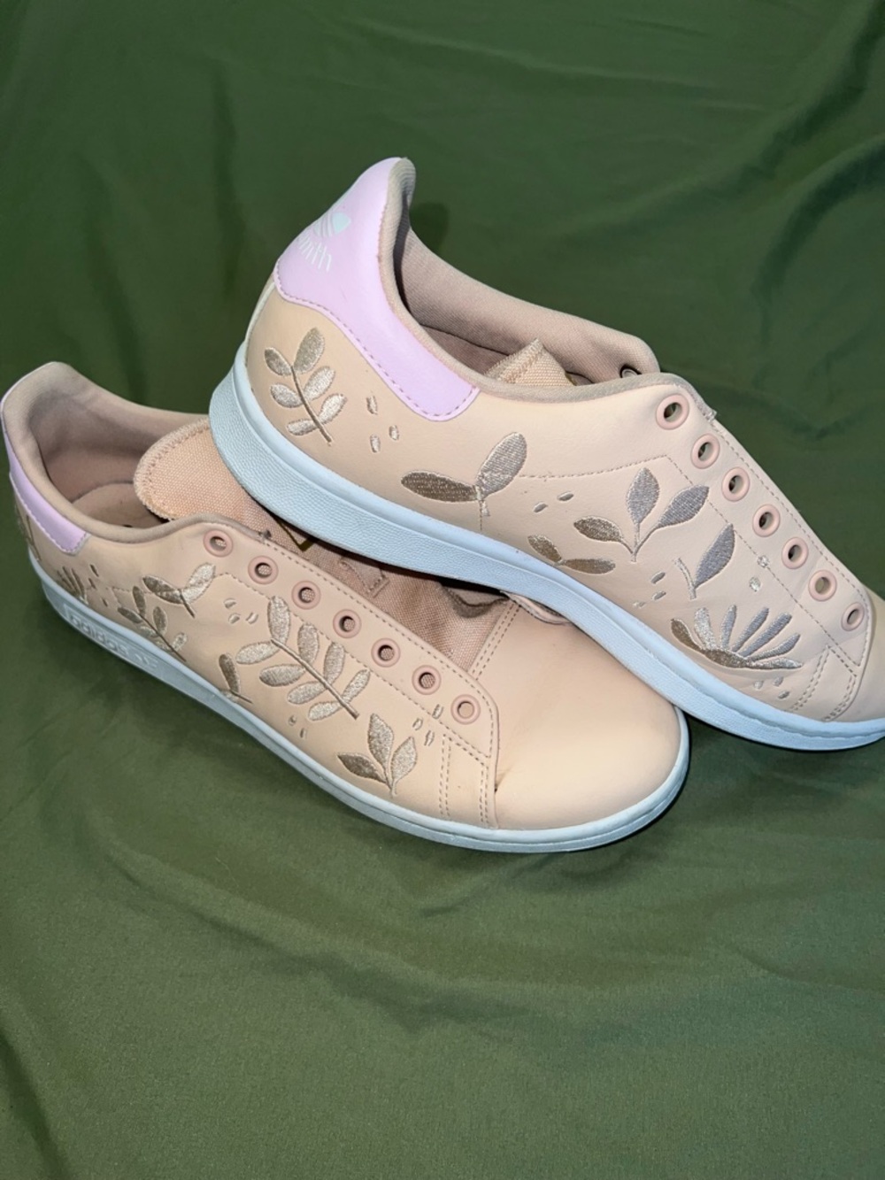 Adidas Blush Pink Women's Sneakers with Embroidered Leaf Accent